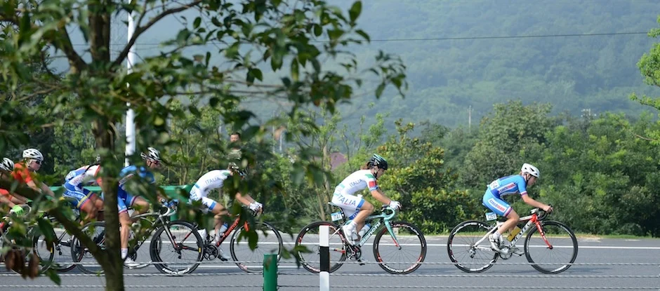 Zlato na Olympijských hrách mládeže! Čeští cyklisté porazili Itálii „o galusku“